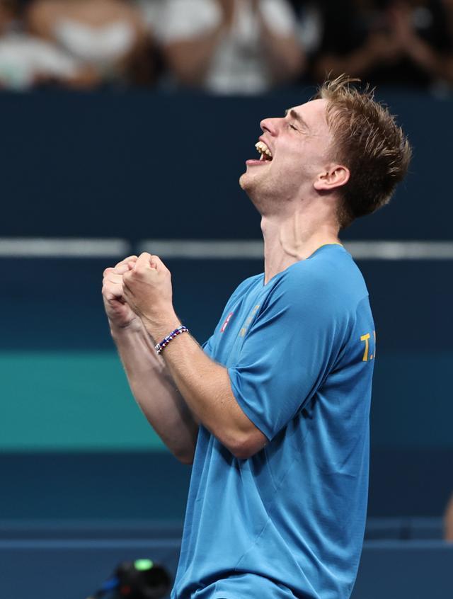 刻完成发球 刻完成发球