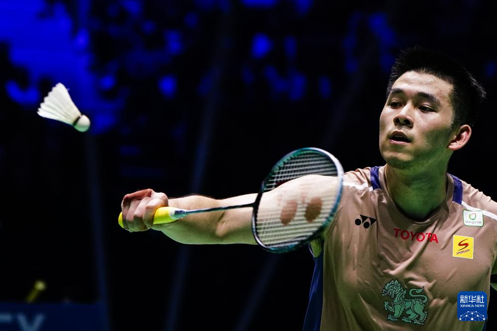 了篮球场上 了篮球场上